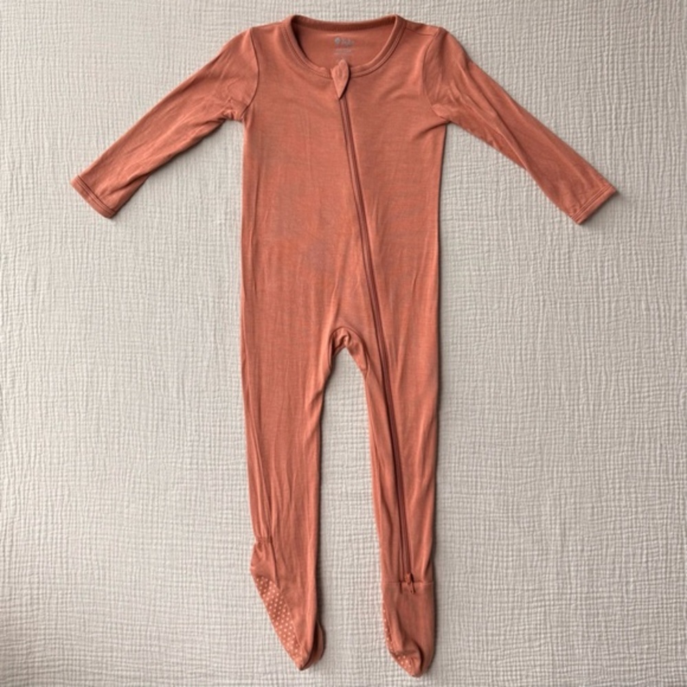 Kyte Baby Zip Footie in Spice 12-18m